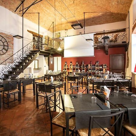 Palazzo Centro Alloggi Vacanza Ницца-Монферрато Экстерьер фото