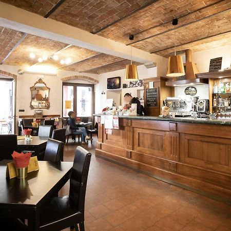 Palazzo Centro Alloggi Vacanza Ницца-Монферрато Экстерьер фото