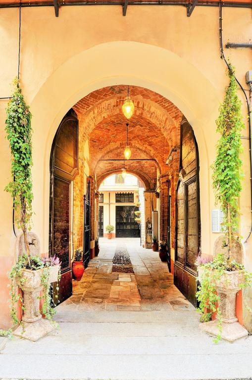 Palazzo Centro Alloggi Vacanza Ницца-Монферрато Экстерьер фото