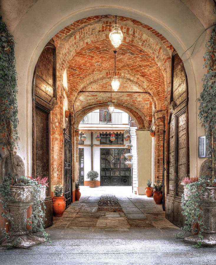 Palazzo Centro Alloggi Vacanza Ницца-Монферрато Экстерьер фото