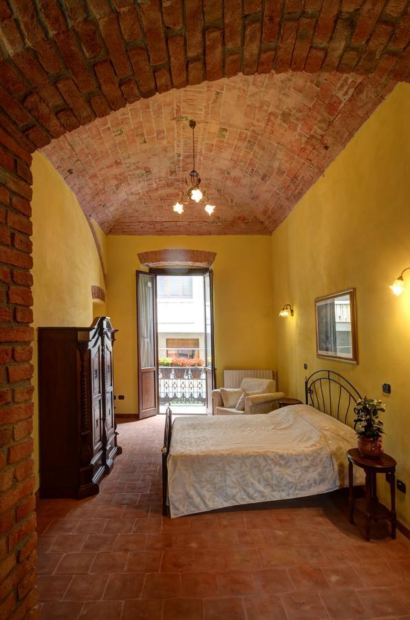 Palazzo Centro Alloggi Vacanza Ницца-Монферрато Экстерьер фото